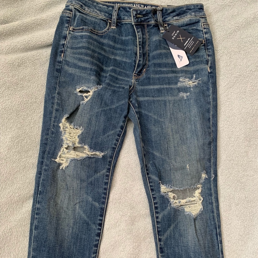 NWT American Eagle Distressed Jeans - 10 short